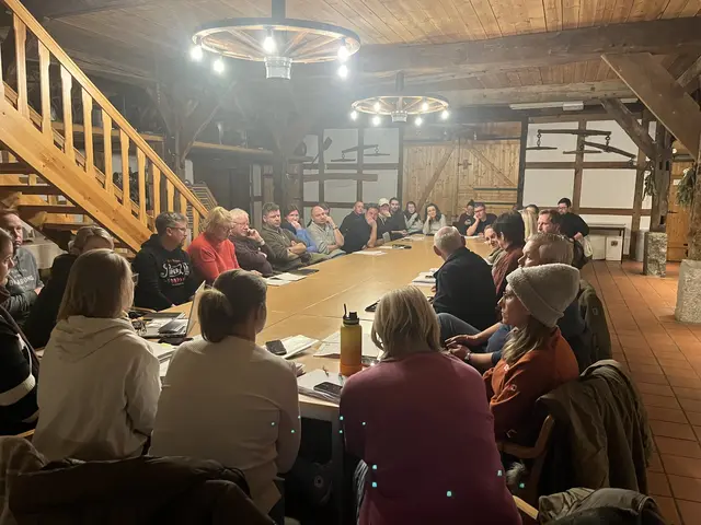 Zusammenhalt unter der Elternschaft - gemeinsam suchen sie nach Aufklärung der KiTa-Gebühren Bescheide  | Foto: Sandra Polenz