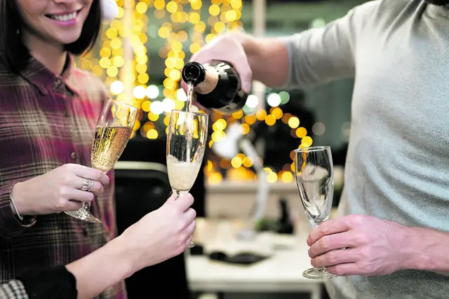 Der Verbrauch von Sekt &amp; Co. ging zurück | Foto: Adobe Stock pressmaster