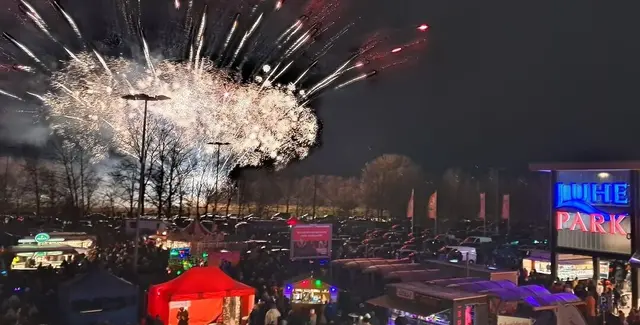 Das gigantische Feuerwerk auf dem Luhe-Park zog im vergangenen Jahr viele Besucher an | Foto: awe