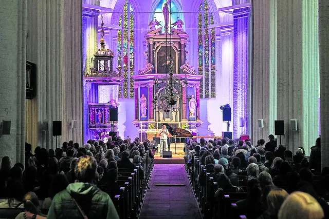 Das Hanse Song Festival im April zieht viel junges Publikum in die Hansestadt Stade | Foto: Thomas Ertmer