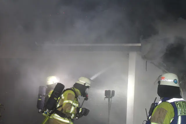 Der Brandrauch erschwerte die Brandbekämpfung | Foto: Feuerwehr Stade