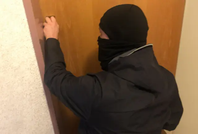 Gute Schließvorrichtungen und Sicherheitstechnik lohnen sich: In der dunklen Jahreszeit kommt es vermehrt zu Einbrüchen | Foto:  Foto: ADAC SE / Christian Buric