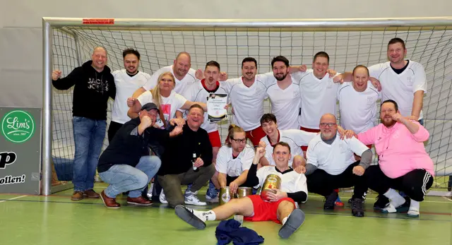 Team Greens Restaurant Buchholz feierte ausgelassen Platz 6 | Foto: cc