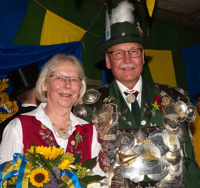 König Jürgen Meyer und seine Frau Silvia freuen sich auf den Ball | Foto:  Bernd Burmester