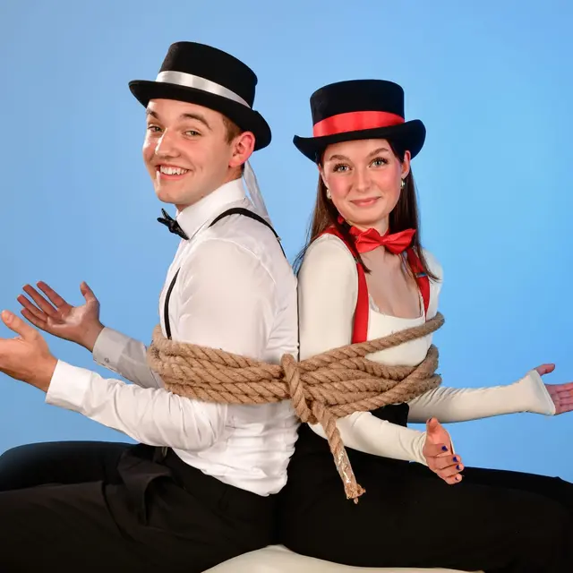 Sie führen die Feier-Tage an: Faslamsmudda Arne Carstens und Faslamsvadder Maja-Laureen Rosenberger | Foto: Studio i24