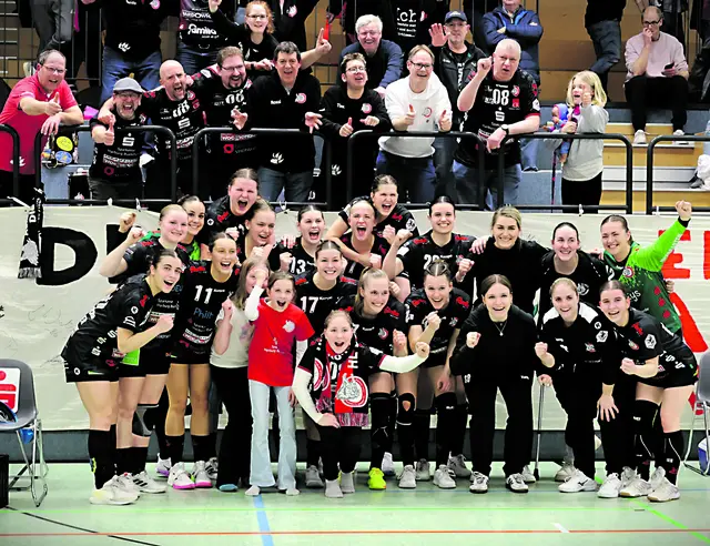 Mit starkem Engagement will das Damen-Team einen Sieg erzielen | Foto: Roman Cebulok