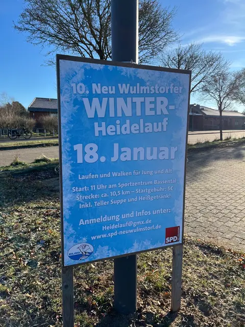 Ein Plakat weist auf den 10. Neu Wulmstorfer Winter-Heidelauf am 18. Januar hin. Start und Ziel sind am Sportzentrum Bassental | Foto: Gemeinde Neu-Wulmstorf