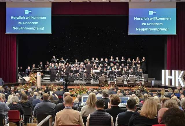 Die Bigband des Athenaeums und des Vincent-Lübeck-Gymnasiums unter der Leitung von Frank Münter und Frank Waldermann | Foto: Juliett Schinner