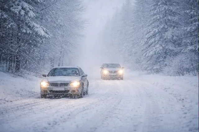 Winterchaos auf den Straßen - was uns im Landkreis Harburg die nächsten Tage möglicherweise erwartet_Symbolbild | Foto: jvp_ChatGPT