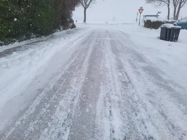 Vorsicht bei der Autofahrt, die Straßen sind zum Teil vereist