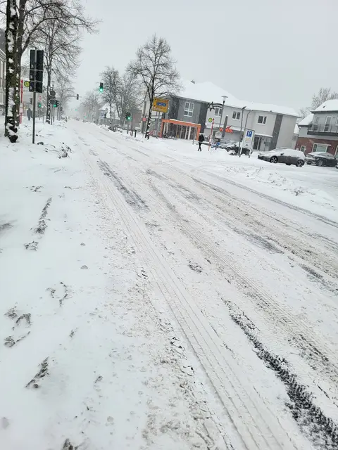 Die B75 ist neben der Autobahn A1 die wichtigste Verbindung zwischen Hamburg und Bremen. Sie ist selbst innerorts nur mäßig befahrbar | Foto: sh