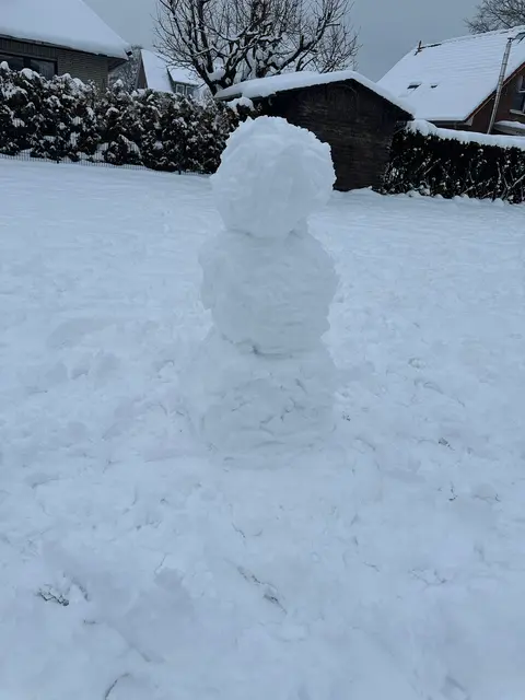 Auch unsere Kollegin Kira Barke nutzte die Mittagspause für den Bau eines Schneemanns gestern | Foto: Kira Barke