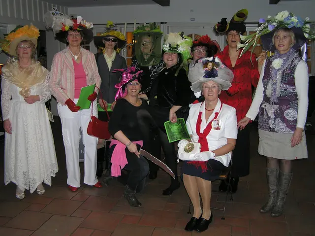 Plattdeutscher Abend unter dem Motto "Pferderennen in Ascot" | Foto: Heimatverein Helmste