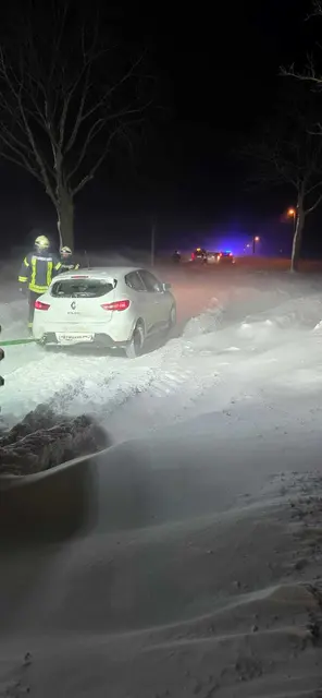 Bergungseinsatz auf der L 130  | Foto: FF Apensen