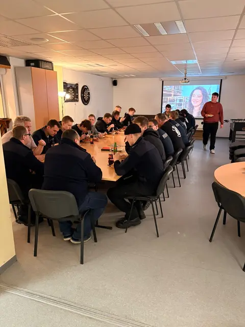 Eigentlich sollte die Einsatzbereitschaft mit dem Abendessen enden | Foto: Freiwillige Feuerwehr Wiepenkathen