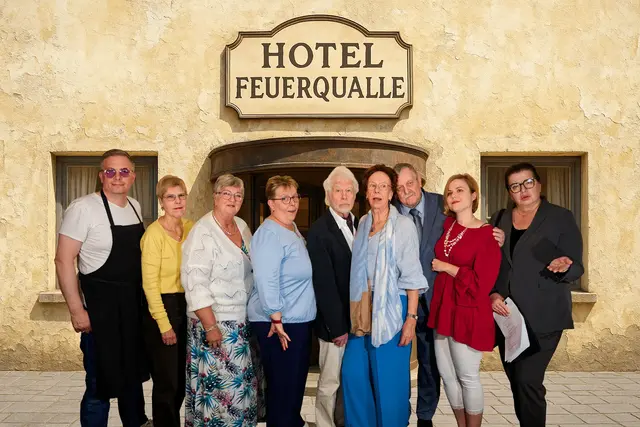 Das Titelbild zum neusten Stück der Hittfelder Speeldeel: "Hotel Feuerqualle" | Foto: Hittfelder Speeldeel e.V.