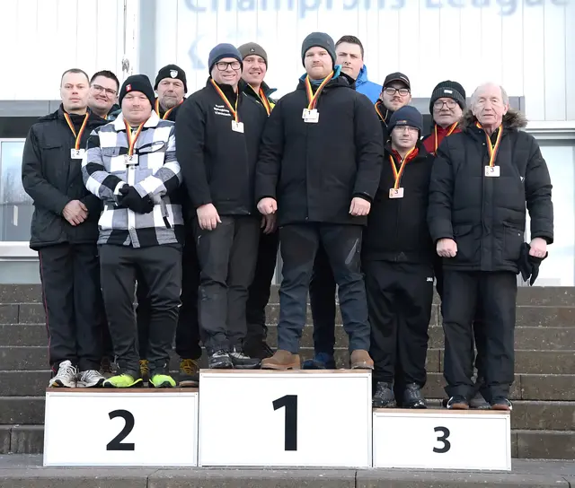 Heiko Bargsten und Mathias Fitschen (links außen) des Harsefelder HEC werden Deutsche Vizemeister im Eisstockschießen | Foto: Beate Purucker (DESV)