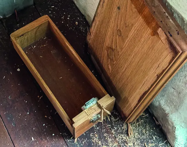 In den zerstörten Kollektenkästen fanden die Täter kein Geld, da die Spenden immer umgehend zur Bank gebracht werden | Foto: Kirchengemeinde Salzhausen-Raven