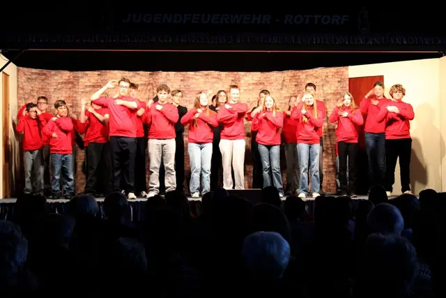 Ein Höhepunkt der Jugendfeuerwehr Rottorf war der bunte Abend | Foto: Burkhard Giese
