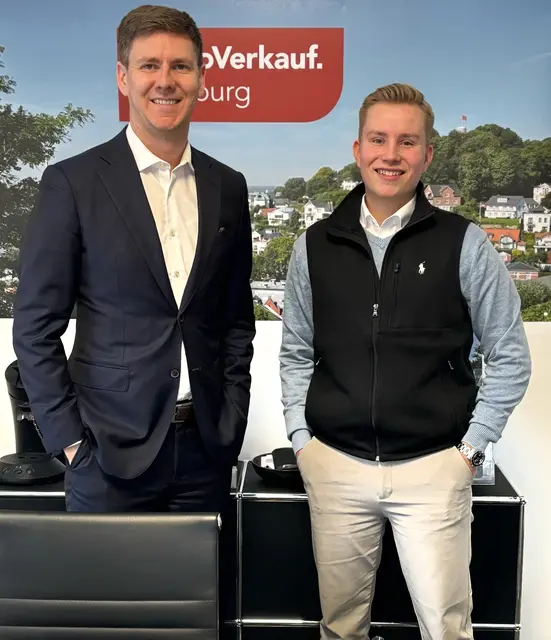 Felix Sinn (li.) und sein Kollege - Werkstudent Bent Weber | Foto: ImmoVerkauf Hamburg