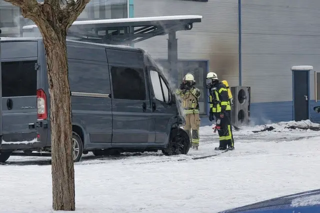 Die Löscharbeiten am brennenden Pkw waren bei diesem Einsatz nicht die größte Herausforderung | Foto: sh