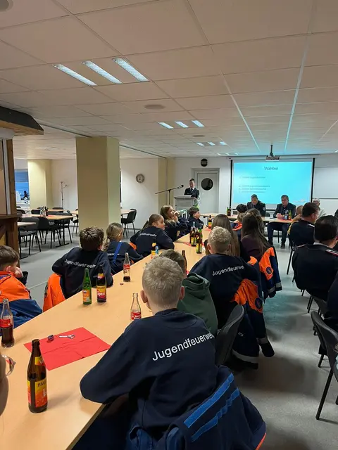 Jugendfeuerwehr-Versammlung im Wiepenkathener Feuerwehrhaus | Foto:  Feuerwehr