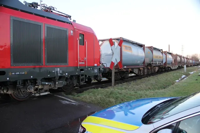  Nach Freigabe durch den Notfallmanager konnte der Zug die Fahrt fortsetzen | Foto: Stefan Braun / FF Stade