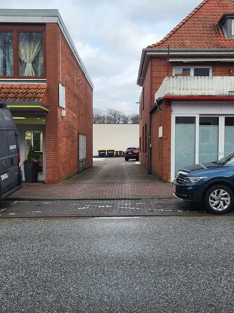 Diese Einfahrt ist die offizielle Zufahrt zur Post - wurde bisher aber kaum genutzt | Foto: sh