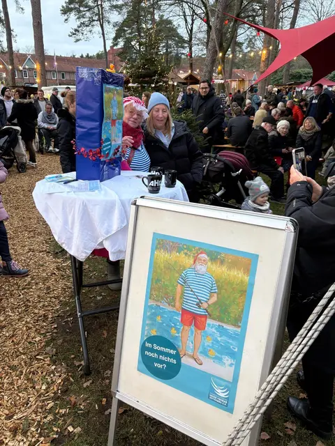 Viel los am Weihnachtsmarkt-Stand: Der neue Vorstand des Fördervereins Freibad war mit neuen Aktionen gestartet | Foto: pöp