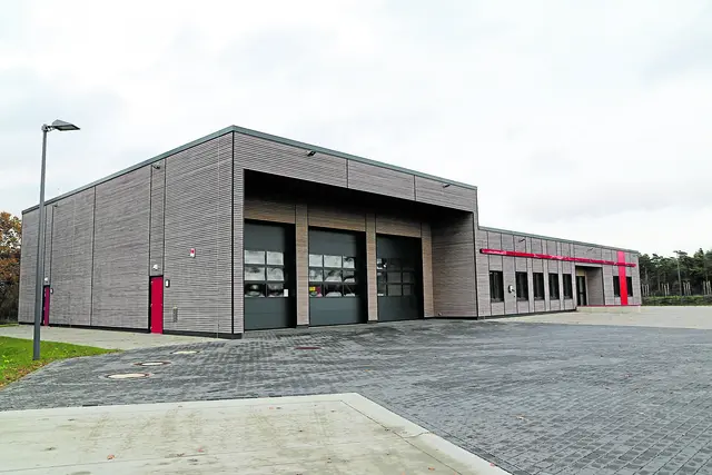 Das neue Feuerwehrgerätehaus an der Neuen Brückenstraße bietet den Kameradinnen und Kameraden einen idealen Standort | Foto: Stadt Buchholz