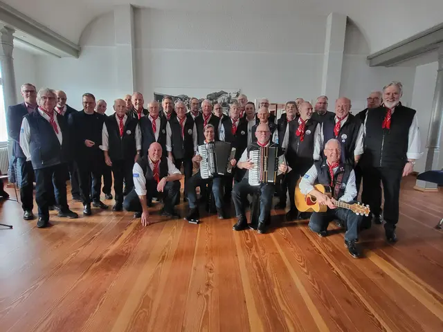 Der Altländer Shantychor mit Landrat und Bürgermeistern