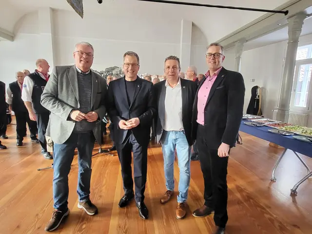 Von der neuen Hymne begeistert (v. li.): Matthias Riel, Kai Seefried, Timo Gerke und Knut Willenbockel 