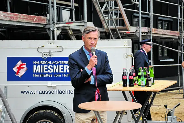 Buchholz' Bürgermeister Jan Hendrik Röhse beim Richtfest im Jahr 2023 | Foto: Axel-Holger Haase