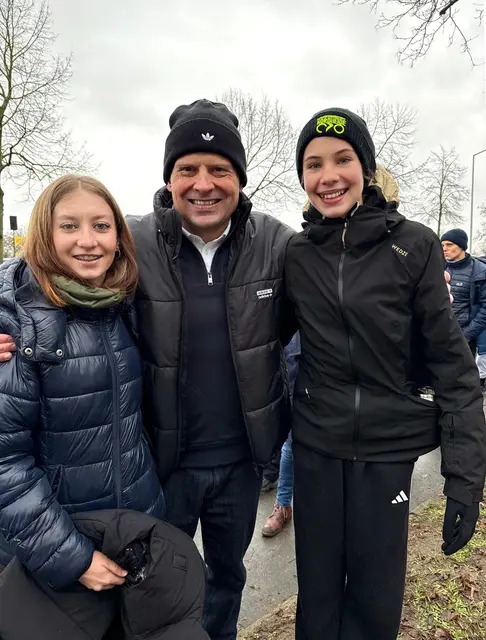 Einen besonderen Moment erlebten Lotta Fißer aus Nenndorf (re.) und Victoria Liebhaber (Hannover), die Tour-de-France-Sieger Jan Ullrich trafen | Foto: Christin Fißer