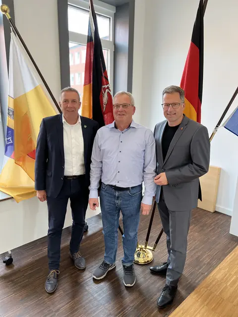 Stärken den Hochwasserschutz (von links): Timo Gerke, Klaus Jarck und Kai Seefried | Foto: Landkreis Stade / Daniel Beneke