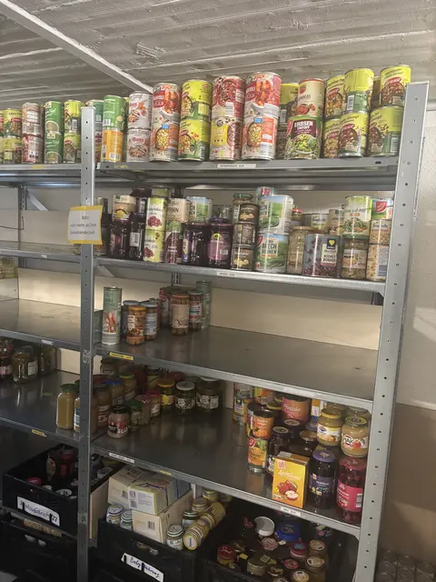 Haltbare Lebensmittel werden immer benötigt. Die Tafel darf ausschließlich gespendete Lebensmittel herausgeben.
