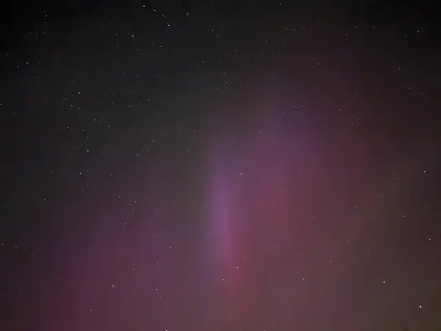 20.1.2026, ca.18.15. Uhr, der Himmel über Heidenau erleuchtet lila-pink  | Foto: tml