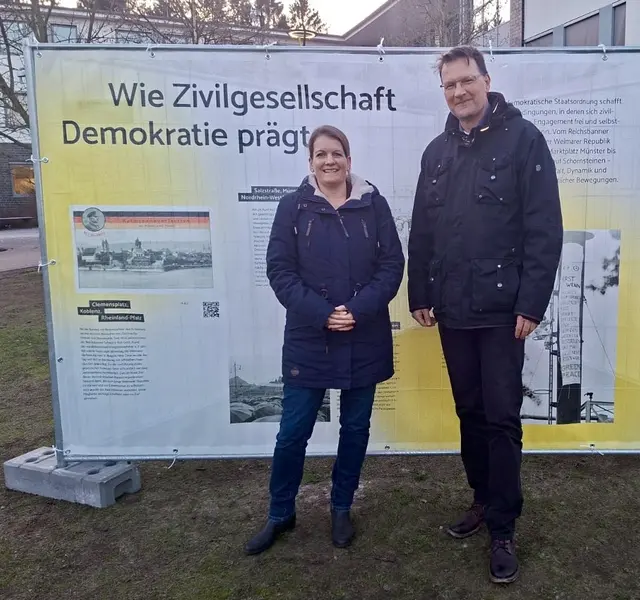 Freuen sich auf über die Open Air-Ausstellung und auf die Gedenkveranstaltungen: Die Lehrkräfte Maren Kunze und Oliver Lilienthal von der Arbeitsgruppe „Demokratie-Bildung am GAK“.
