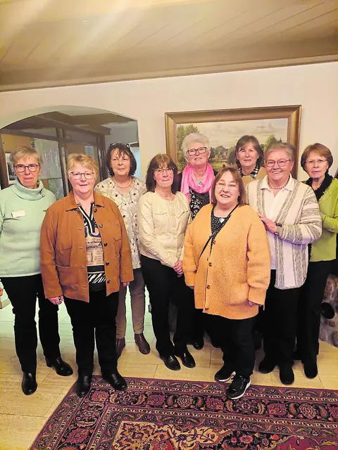 Der Vorstand des Landfrauenvereins (v. li.): Christel Scharf, Dagmar Ehrhorn-Meyer, Gudrun Weiß, Jutta Bellahn, Renate Ahlers, Brigitte Peters, Birgit Becker, Elisabeth Meyer und Ingrid Heick | Foto: Landfrauenverein Brackel-Hanstedt