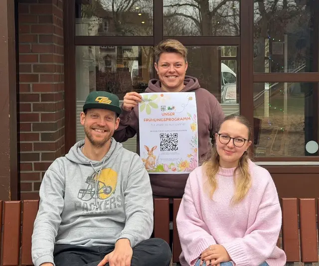 Das Team des JuzT präsentiert das neue Frühlingsprogramm. V.li.: Benjamin Gaum, Jasmin Mohrmann und Xenia Gassmann

 | Foto: Chiara Dana Nitzschner