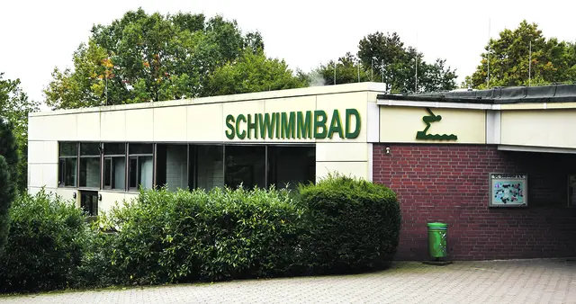 Der Eingang zum Hittfelder Schwimmbad | Foto: ts