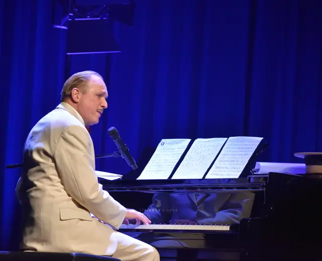 Ulrich Tukur am Klavier | Foto: Âxel-Holger Haase