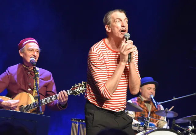 Günter Märtens (Kontrabass, Gesang und Tanz) überzeugte durch seine Musikalität | Foto: Axel-Holger Haase