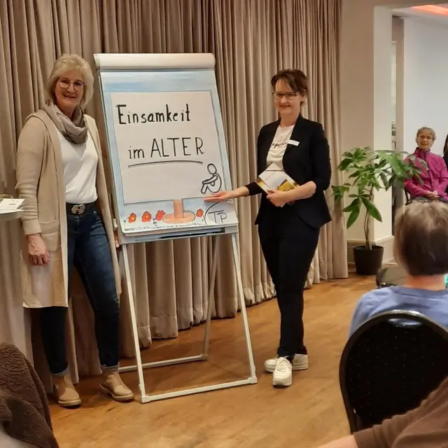 Birgit Albers (li.) vom Vorstand des Landfrauenvereins und Referentin Tanja Pohler | Foto: Landfrauenverein Pattensen und Umgebung