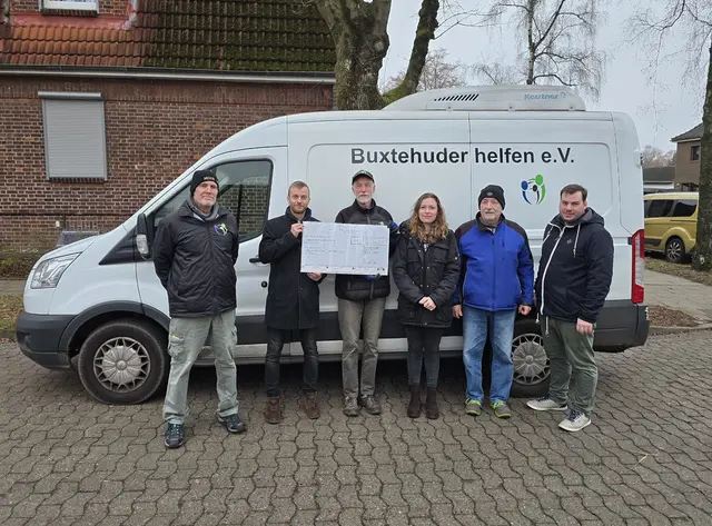 Thorsten Henrici (v.l.) (Buxtehuder helfen), Daniel Augustin (Lille Bodskov e.V.), Helmut Breyer (Buxtehuder helfen), Kim Zschage (Lille Bodskov e.V.), Ralf Dehde (Buxtehuder helfen) und Lars Neuber (Lille Bodskov e.V.) | Foto: Lars Neuber