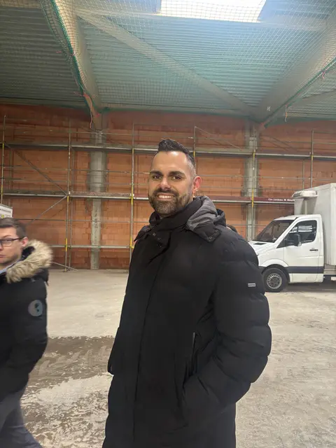 der Vertriebsleiter Mario Osinga (39) betreut insgesamt rund 50 Rewe Märkte.