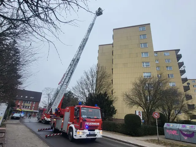 Die Feuerwehr am Einsatzort am Mehrfamilienhaus in Meckelfeld | Foto: A. Feldtmann, Pressesprecher der FF Hittfeld