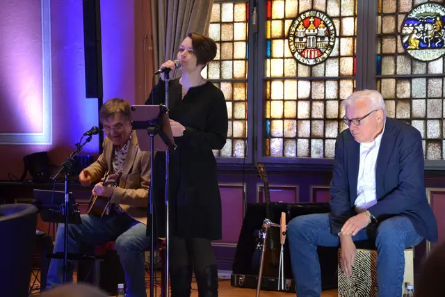 Die Band BOP! sorgte für musikalische Unterhaltung  | Foto: sc