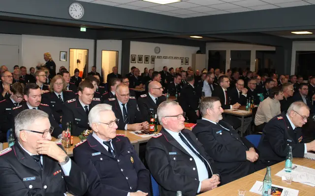 Voller Saal bei der Jahreshauptversammlung der Freiwilligen Feuerwehr Stade | Foto: FFW Stade/Stephan Braun