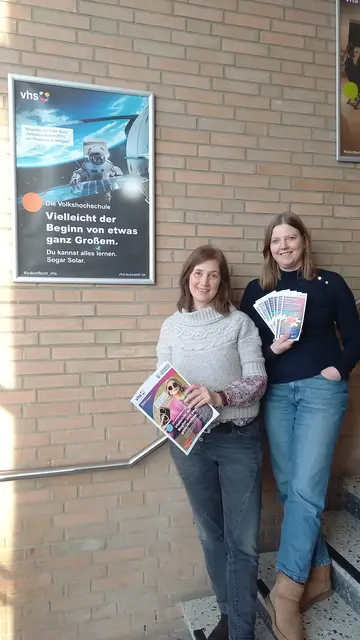 Ellen Giering von der KVHS (li.) und Ehrenamtsbeauftragte Birthe Gutjahr bieten ein vielfältiges Weiterbildungsangebot für Ehrenamtliche an | Foto: Landkreis Harburg